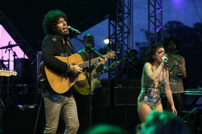 A banda Joe Silhueta toca no Teta Cheese Bar