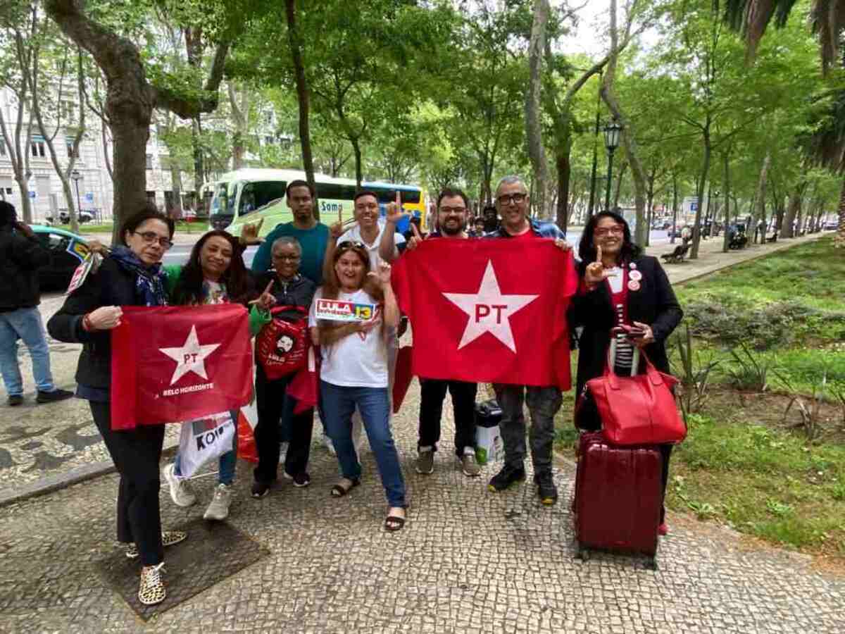 Apoiadores aguardam presidente Lula em Portugal -  (crédito: Vicente Nunes/CB/DA.Press)