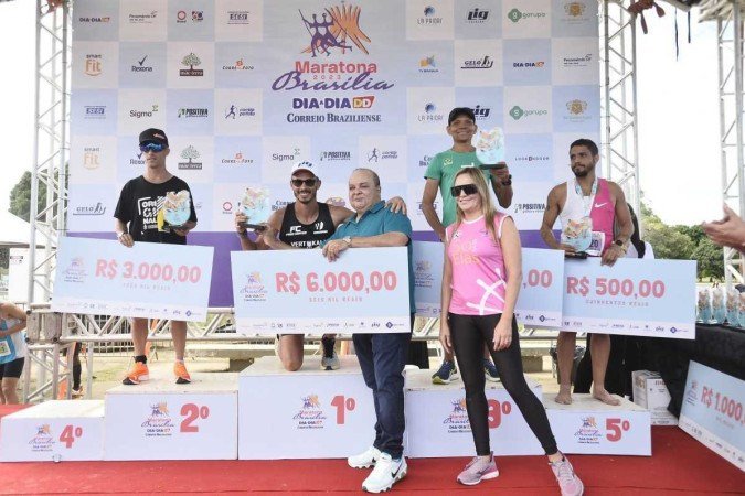  21/04/2023. Crédito: Minervino Júnior/CB/D.A Press. Brasil.  Brasilia - DF. Maratona de Brasília do Correio Braziliense em homenagem ao Aniversário de Brasília. Governador Ibaneis Rocha durante a premiação.