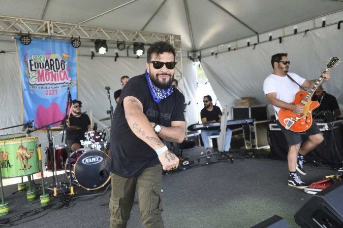  Bloco Eduardo & Mônica foi responsável por animar os corredores e público presente na Maratona Brasília 2023