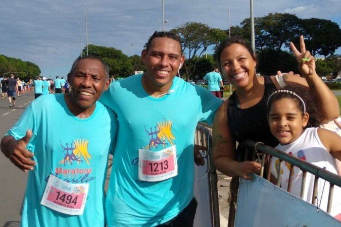 Pedro Rosa, 38, correu os 10km da Maratona Brasília 2023 com o pai, Benedito Rosa - (crédito: Pedro Marra/CB/D.A. Press) Pedro Rosa, 38, correu os 10km da Maratona Brasília 2023 com o pai, Benedito Rosa - (crédito: Pedro Marra/CB/D.A. Press)