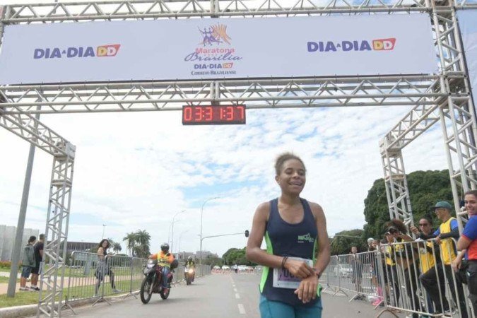 Iane Aparecida de Carvalho fez o percurso em pouco mais de 3 horas e 31 minutos - (crédito: Ed Alves/CB/D.A.Press) Iane Aparecida de Carvalho fez o percurso em pouco mais de 3 horas e 31 minutos - (crédito: Ed Alves/CB/D.A.Press)