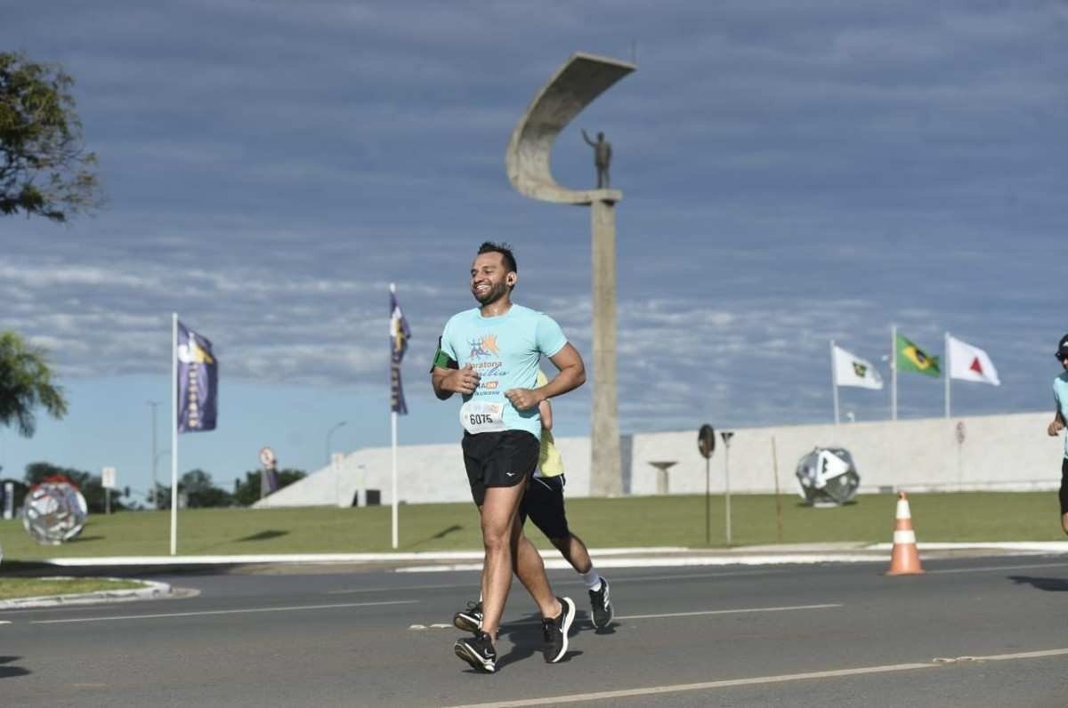 Fábio Felix participa da Maratona Brasília e celebra aniversário da capital