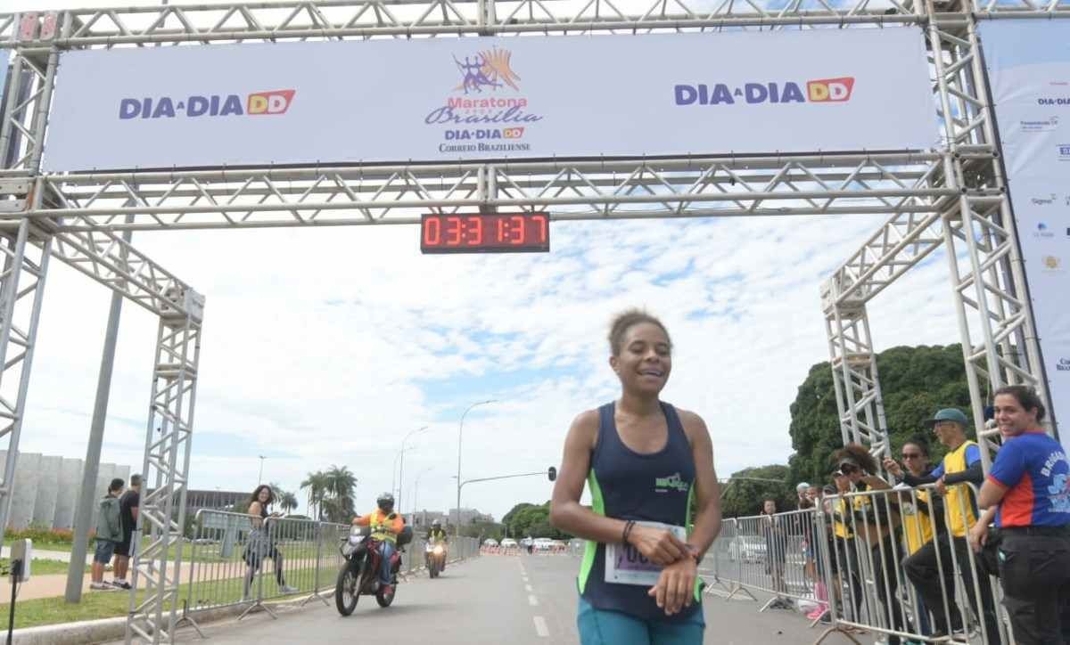 Iane Carvalho celebra vitória na Maratona: 