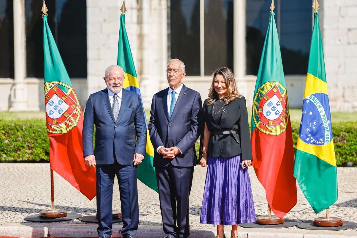 Lula e Janja ao lado de Marcelo Rebelo de Sousa, presidente de Portugal -  (crédito: Ricardo Stuckert)