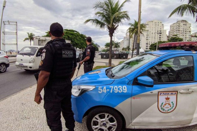 Pm Aposentado Ameaça Matar Esposa Atira Em Policiais E é Baleado No Rj