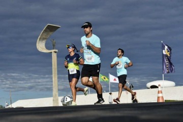 Maratona Brasília deste ano reuniu 
cerca de 2 mil corredores -  (crédito: Minervino Júnior/CB/D.A Press)