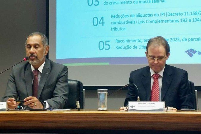 O chefe de Estudos Tributários e Aduaneiros da Receita Federal, auditor fiscal da Receita Claudemir Malaquias, e o coordenador de Previsão e Análise da Receita Federal, Marcelo Gomide, apresentam os resultados da arrecadação de março de 2023 25/4 - (crédito: Victor Correia/CB/D.A.Press) O chefe de Estudos Tributários e Aduaneiros da Receita Federal, auditor fiscal da Receita Claudemir Malaquias, e o coordenador de Previsão e Análise da Receita Federal, Marcelo Gomide, apresentam os resultados da arrecadação de março de 2023 25/4 - (crédito: Victor Correia/CB/D.A.Press)