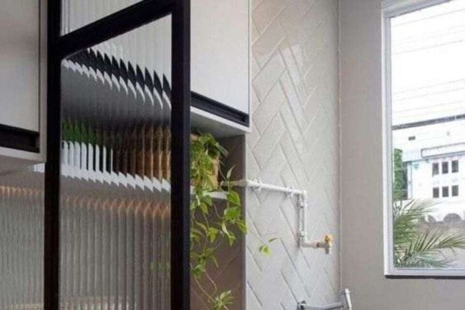 Mesmo em áreas mais compactas, é possível revestir o espaço de diversas formas