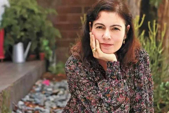 A escritora Martha Batalha, que lança nesta quarta-feira (26/4), em Brasília, na Livraria da Travessa do Casa Park, seu terceiro livro, 'Chuva de Papel' - (crédito: Teté Ribeiro - Folhapress) A escritora Martha Batalha, que lança nesta quarta-feira (26/4), em Brasília, na Livraria da Travessa do Casa Park, seu terceiro livro, 'Chuva de Papel' - (crédito: Teté Ribeiro - Folhapress)