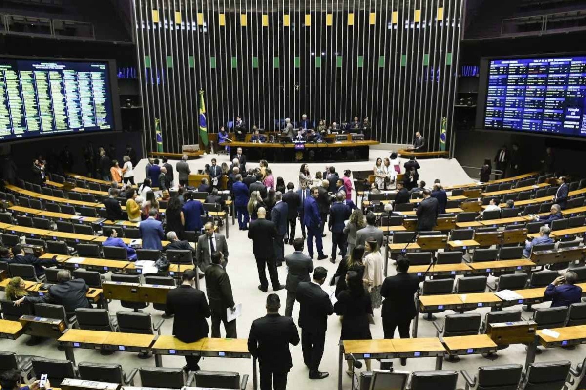 Governo quer retomar PL das Fake News, mas debate sobre pagamento