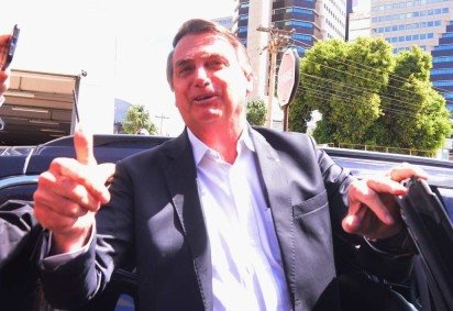 O quadro de suboclusão intestinal que acomete o ex-presidente foi provocado pela facada que atingiu Bolsonaro, em 2018, durante a campanha eleitoral - (crédito: ED ALVES/CB/D.A.Press) O quadro de suboclusão intestinal que acomete o ex-presidente foi provocado pela facada que atingiu Bolsonaro, em 2018, durante a campanha eleitoral - (crédito: ED ALVES/CB/D.A.Press)