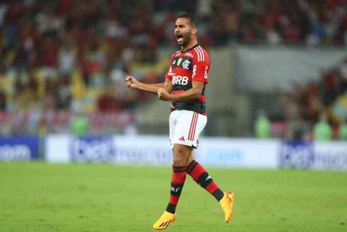 Thiago Maia comemora o primeiro gol do Flamengo na partida contra o Maringá