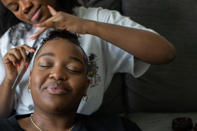 Ativistas estão preocupados com os ingredientes dos relaxantes capilares — mas a ciência não é conclusiva sobre o assunto - (crédito: Yvonne E. Maxwell) Ativistas estão preocupados com os ingredientes dos relaxantes capilares — mas a ciência não é conclusiva sobre o assunto - (crédito: Yvonne E. Maxwell)