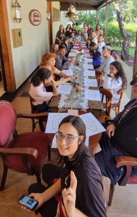 Alunos da Sala de Recursos em caf&Atilde;&copy; da manh&Atilde;&pound; especial