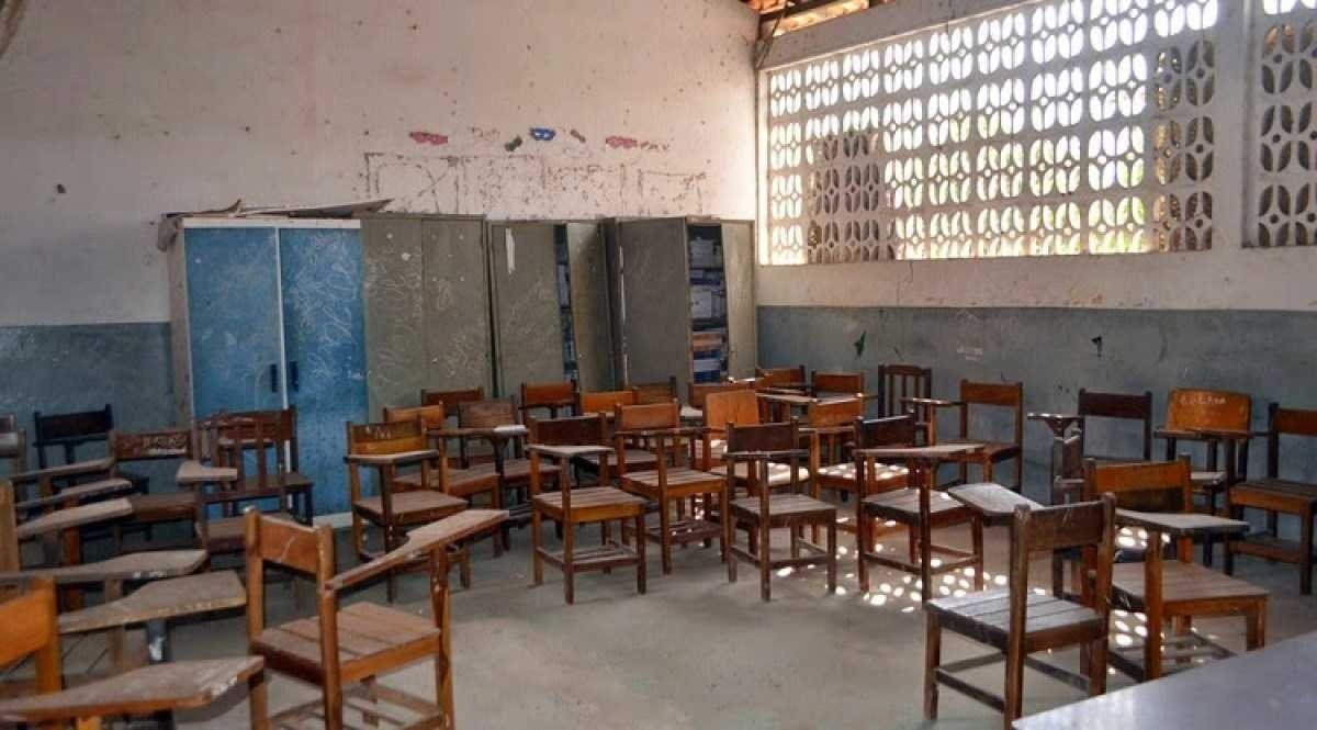 Escola pública básica sofre sem infraestrutura