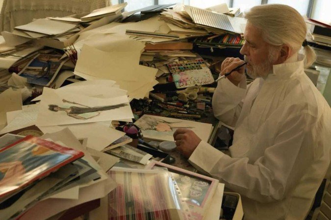 O homenageado desta edição do Met Gala, Karl Lagerfeld tem em seu currículo agens pelas Chanel, Chloé e Fendi, além de ter criado a própria grife - (crédito: Karl Lagerfeld Portrait. Photo: Annie Leibovitz / Vogue /Trunk Archive) O homenageado desta edição do Met Gala, Karl Lagerfeld tem em seu currículo agens pelas Chanel, Chloé e Fendi, além de ter criado a própria grife - (crédito: Karl Lagerfeld Portrait. Photo: Annie Leibovitz / Vogue /Trunk Archive)
