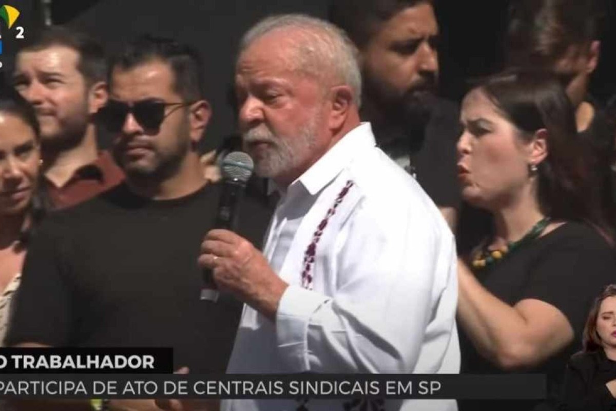 Em ato no 1º de maio, Lula fala sobre aumento real do salário mínimo