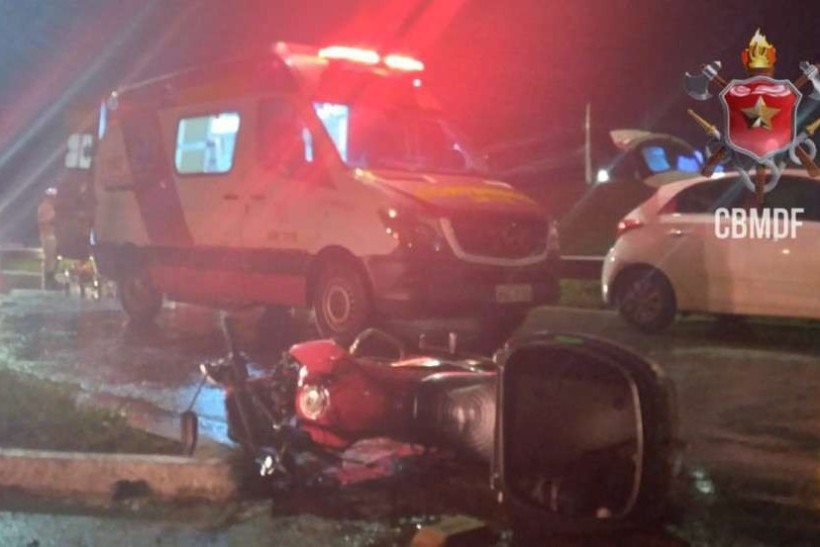 Colisão entre 4 veículos deixa motociclista ferido em Vicente Pires