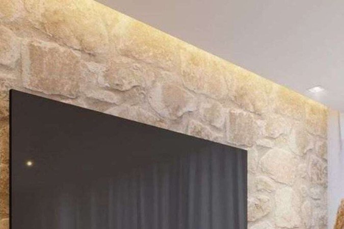 Em raques ou estantes, também é muito fácil encontrar esse tipo de material