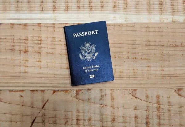 Passaporte americano -  (crédito:  Jeremy Dorrough/Unsplash)