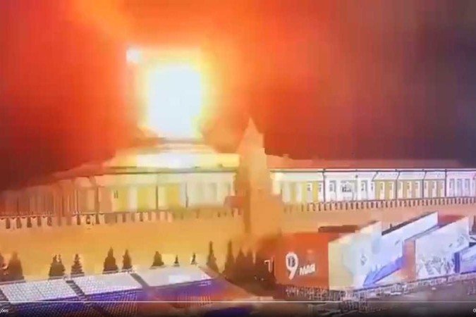 A aeronave não tripulada explode sobre a cúpula da residência do governo, supostamente interceptada 