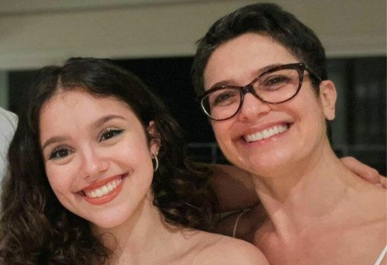 Reprodução/Instagram Elisa e a mãe, Sandra Annenberg