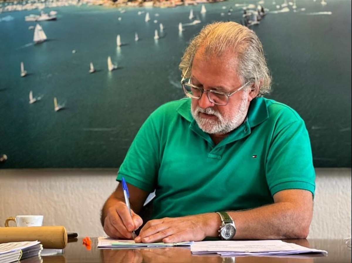 Prefeito Toninho Colucci (PL) pede que população arranque vegetação 