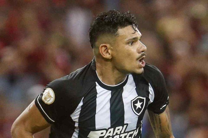 Natural de Sousa-PB, Tiquinho ou pelo Porto e teve as características de jogo comparadas com as de Hulk - (crédito: Vitor Silva/Botafogo) Natural de Sousa-PB, Tiquinho ou pelo Porto e teve as características de jogo comparadas com as de Hulk - (crédito: Vitor Silva/Botafogo)