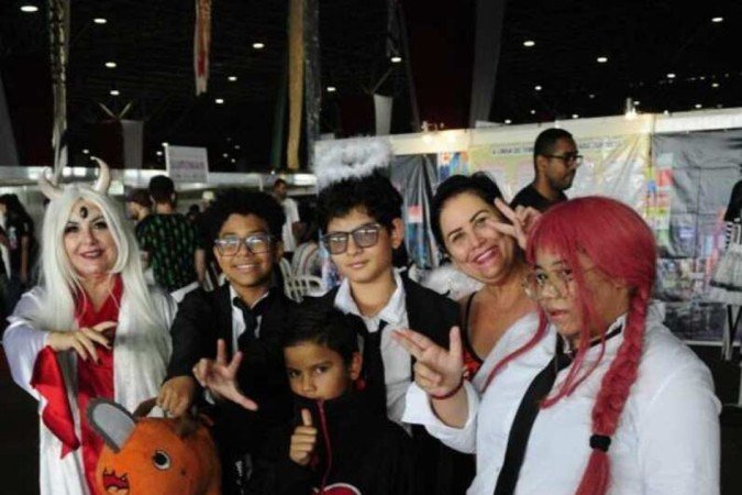  Família de Josi Nunes(peruca branca) visitou o evento a caráter