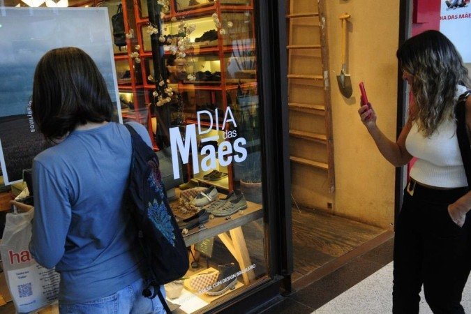 Os calçados estão entre as preferências dos consumidores do DF, de acordo com as pesquisas