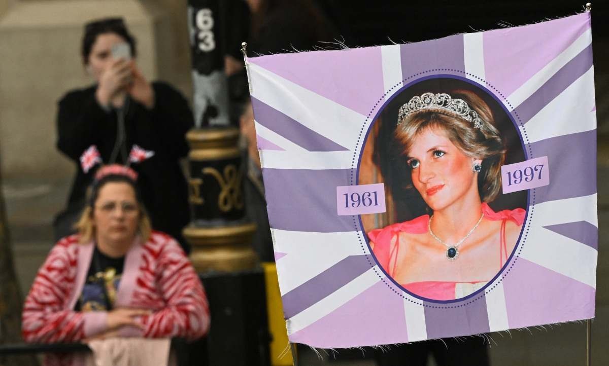 Eternizada! Princesa Diana é lembrada durante coroação do rei Charles III