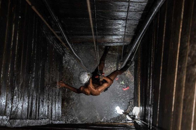 Mina ilegal de cobre, em Canaã dos Carajás, Estado do Pará, Brasil. - (crédito: Reprodução/ Nelson ALMEIDA / AFP) Mina ilegal de cobre, em Canaã dos Carajás, Estado do Pará, Brasil. - (crédito: Reprodução/ Nelson ALMEIDA / AFP)
