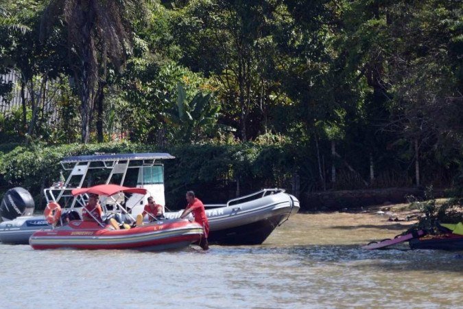 Grupamento de Busca e Salvamento do CBMDF faz resgates no lago