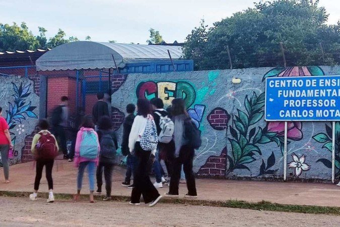 Entrada dos Alunos - Escola Carlos Mota no Lago Oeste. 