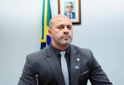 Silveira tem um histórico de descumprimento de decisões judiciais -  (crédito: Nilson Bastan/Agência Câmara)