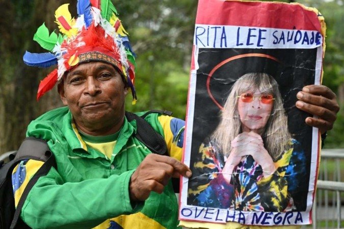 Fã presta homenagem à cantora que marcou gerações