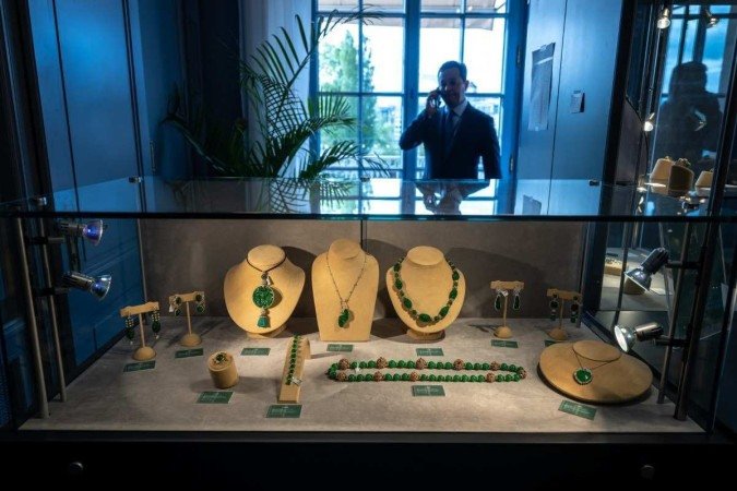 Centenas de joias pertenciam à bilionária austríaca Heidi Horten, cujo marido, empresário alemão, fez fortuna sob o regime nazista - (crédito: FABRICE COFFRINI / AFP) Centenas de joias pertenciam à bilionária austríaca Heidi Horten, cujo marido, empresário alemão, fez fortuna sob o regime nazista - (crédito: FABRICE COFFRINI / AFP)