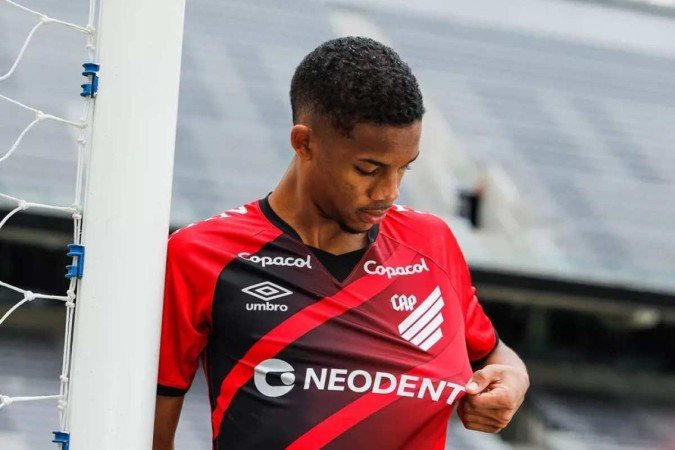 Pedrinho desembarcou no Athletico-PR em setembro de 2021