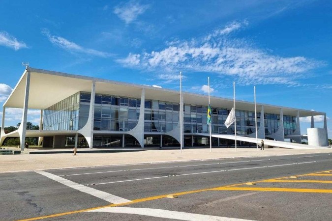 O governo do presidente Luiz Inácio Lula da Silva vai trocar os vidros do Palácio do Planalto, em Brasília, por material blindado - (crédito: Ingrid Soares/CB.DA Press)