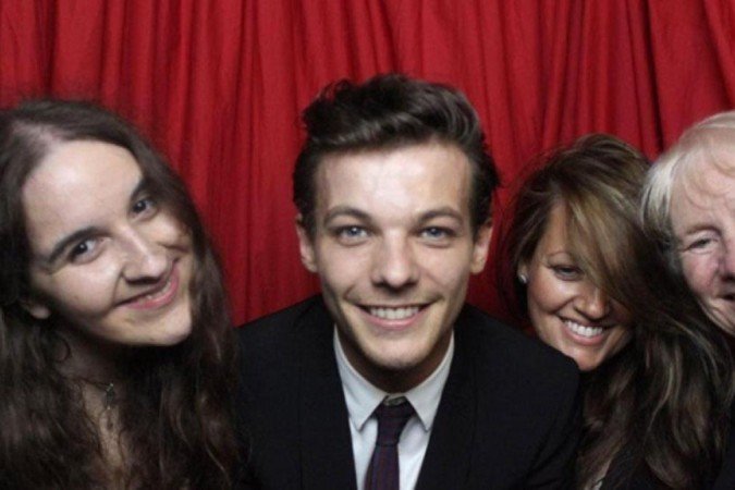 Da esquerda para a direita: Megan, Louis Tomlinson, Johanna e a mãe de Megan, Jean - (crédito: Reprodução) Da esquerda para a direita: Megan, Louis Tomlinson, Johanna e a mãe de Megan, Jean - (crédito: Reprodução)