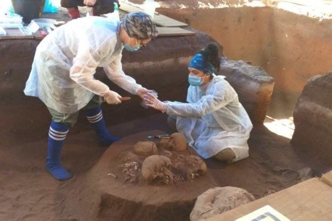 O fóssil encontrado nas escavações do sítio arqueológico de Serranópolis pode ser o mais antigo já encontrado no Centro-Oeste - (crédito: Reprodução/PUC Goiás) O fóssil encontrado nas escavações do sítio arqueológico de Serranópolis pode ser o mais antigo já encontrado no Centro-Oeste - (crédito: Reprodução/PUC Goiás)