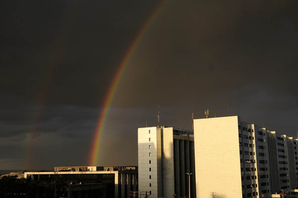 Chuva rápida cai em Brasília no fim da tarde desta quinta-feira (11/5)