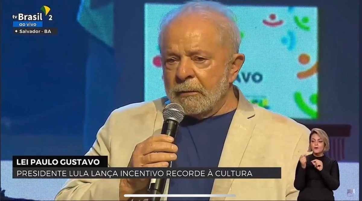 Lula chora após quilombola interromper discurso para pedir socorro