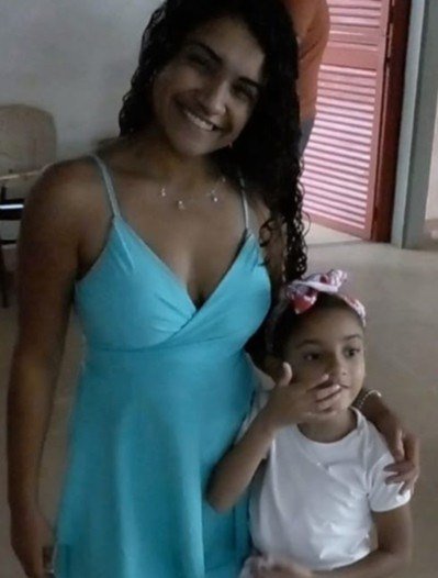 Marina de &Aacute;vila Noronha, 26 anos, m&atilde;e da Diana,7,e soci&oacute;loga