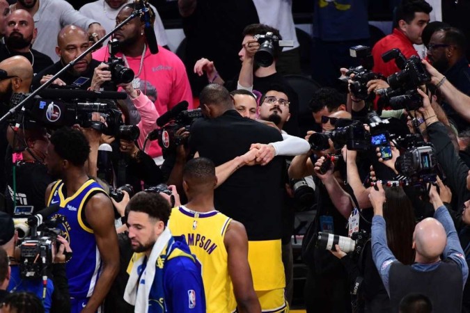 Sob as ordens de LeBron, Lakers trituram Warriors e vão às finais do Oeste, nba