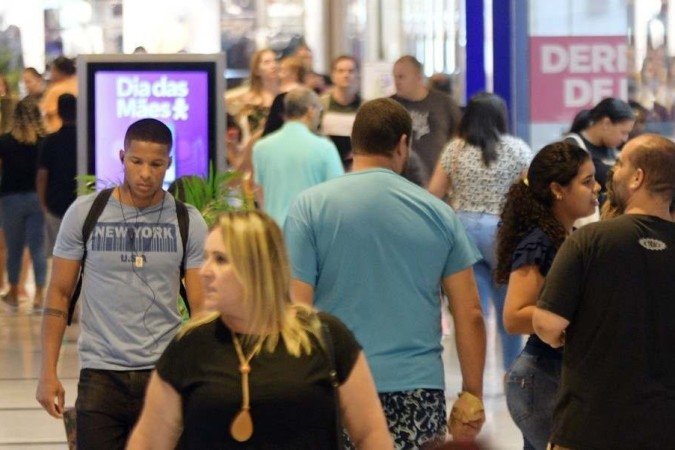 13/05/2023 Credito: Ed Alves/CB/DA.Press. Cidades. Comercio na vespera dos Dia das Mães. Shopping Conjunto Nacional. - (crédito: Ed Alves/CB/DA.Press) 13/05/2023 Credito: Ed Alves/CB/DA.Press. Cidades. Comercio na vespera dos Dia das Mães. Shopping Conjunto Nacional. - (crédito: Ed Alves/CB/DA.Press)