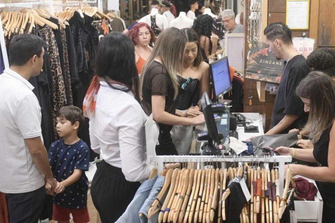 Dia das Mães movimenta comércio e brasilienses vão às compras 