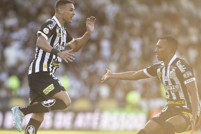  RJ - BRASILEIRO A 2023, VASCO X SANTOS - ESPORTES - RJ - RIO DE JANEIRO - 14/05/2023 - BRASILEIRO A 2023, VASCO X SANTOS - Deivid Washington jogador do Santos comemora seu gol durante partida contra o Vasco no estÃ¡dio SÃ£o JanuÃ¡rio pelo campeonato BRASILEIRO A 2023. 14/05/2023 - Foto: JORGE RODRIGUES/AGIF - AGÃ?NCIA DE FOTOGRAFIA/AGIF - AGÃ?NCIA DE FOTOGRAFIA/ESTADÃ?O CONTEÃ?DO
      Country  -  (crédito:  ESTADÃO CONTEÚDO)