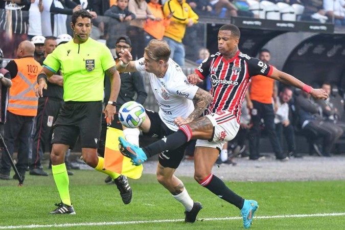 São Paulo marca no fim e arranca empate com o Corinthians - Jornal